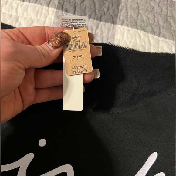 NWT Victoria’s Secret Pink sweatshirt. - Picture 3 of 5